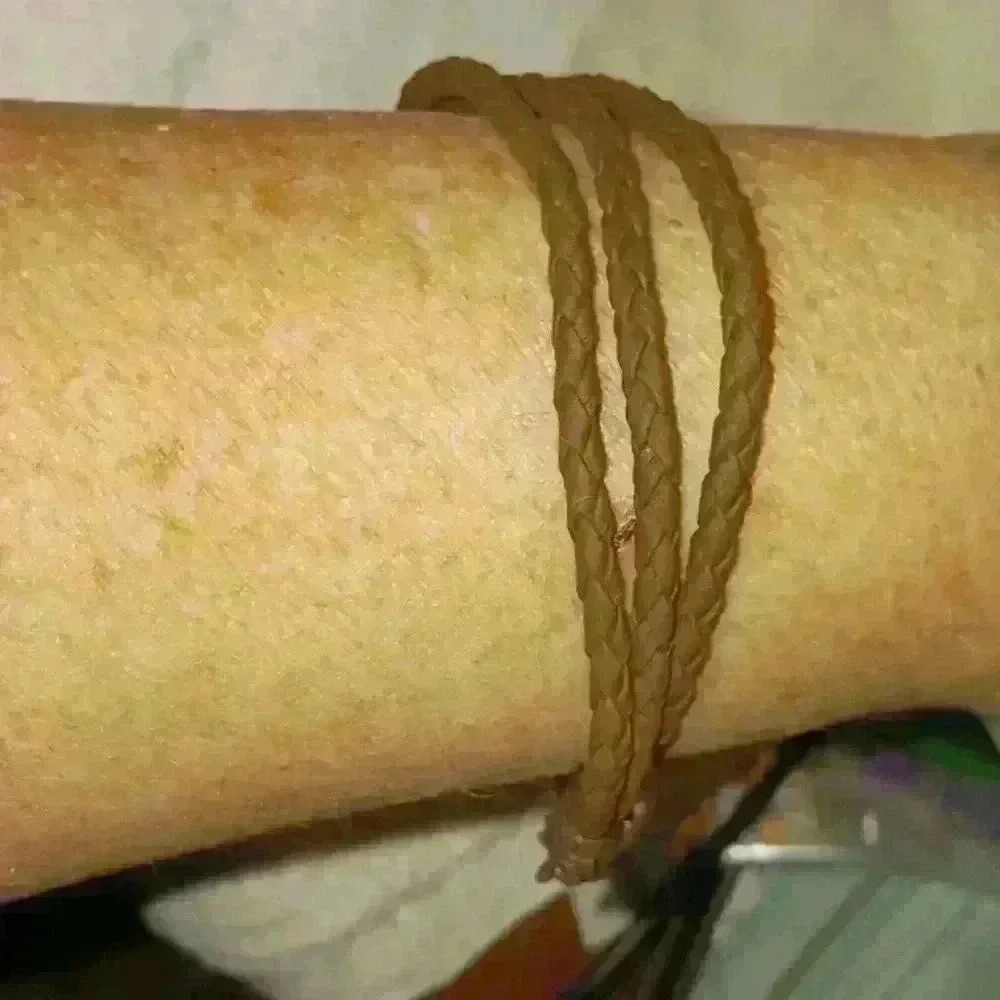Handmade Leather Unisex Bracelet - Picture 2 of 4